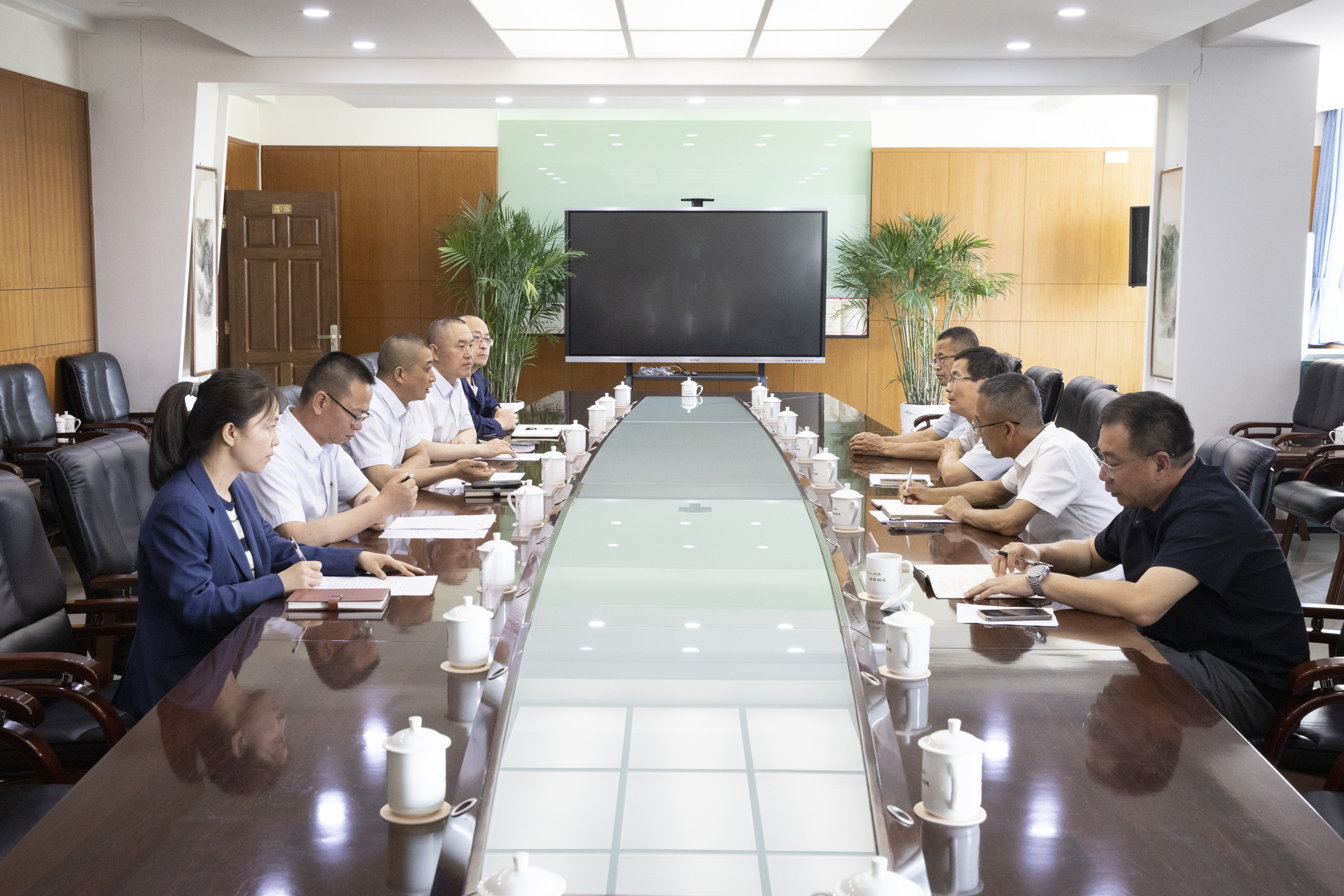 政企同心共謀發展 市工信局領導深入公司精準幫扶調研